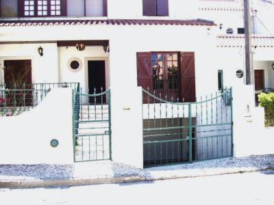 Dwelling House (Two levels) For sale in Palmela, Setúbal, Portugal