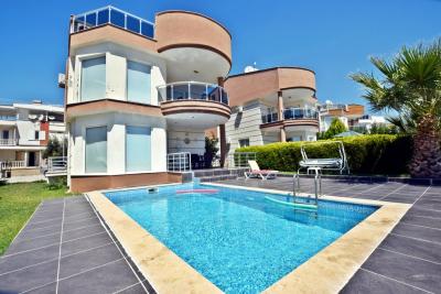 Villa For sale in Didim, Aydin, Turkey - Altinkum 