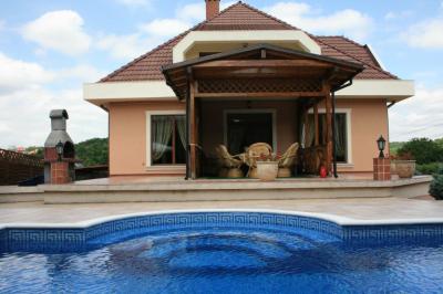Villa For sale in Oradea, Bihor, Romania - Zona Spitalul Judetean