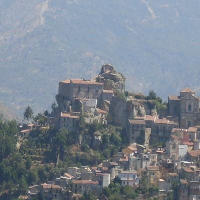 VINEYARD OLIVE TREES 2,5 HECTARES, COUNTRY COTTAGE For sale in CASTIGLIONE DI SICILIA, SICILY, Italy