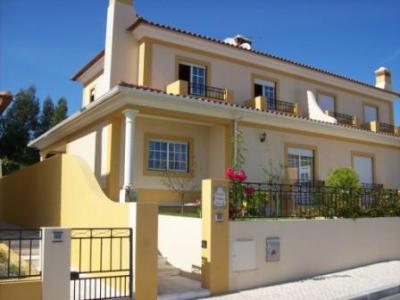 Villa For sale in Valado dos Frades, Portugal